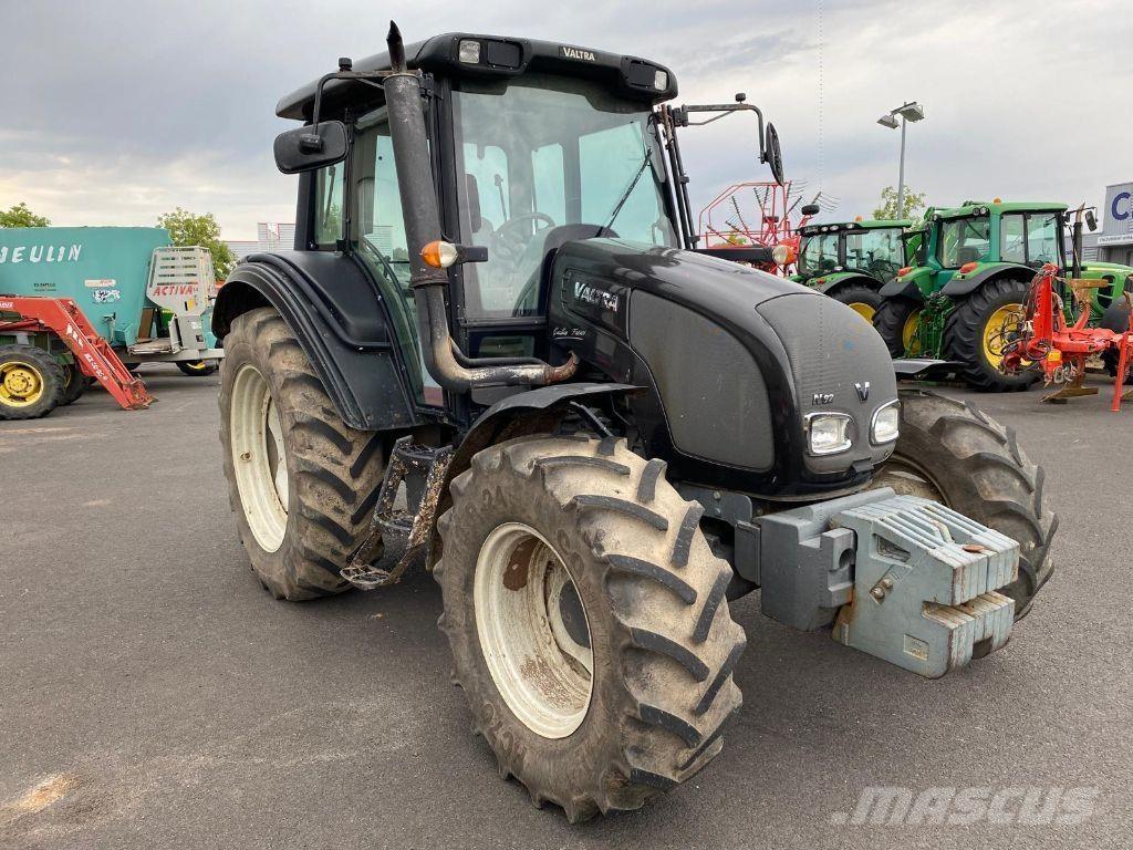 Valtra N92 HITECH トラクター