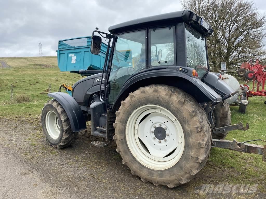Valtra N92 HITECH トラクター