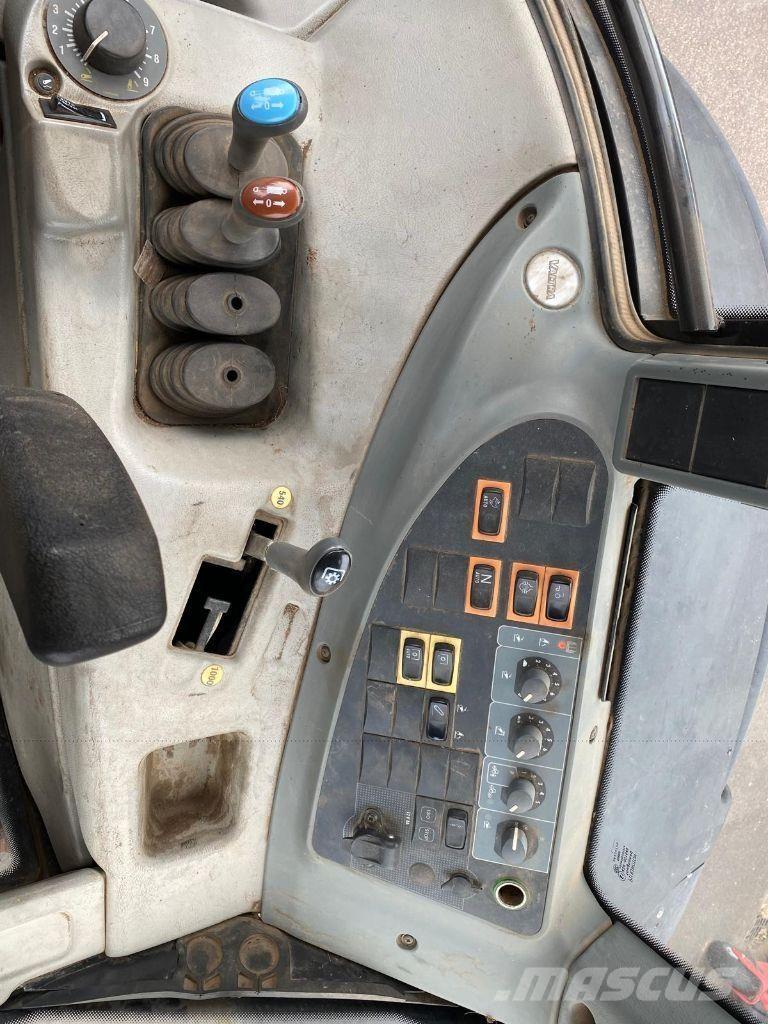 Valtra N92 HITECH トラクター