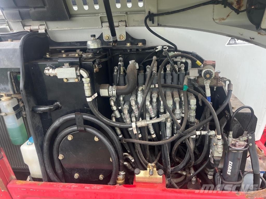 Takeuchi TB 230 ミニ油圧ショベル 7t以下（ミニユンボ・ミニディガー）