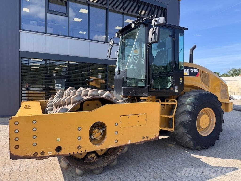CAT CP 68 B ソイルコンパクター