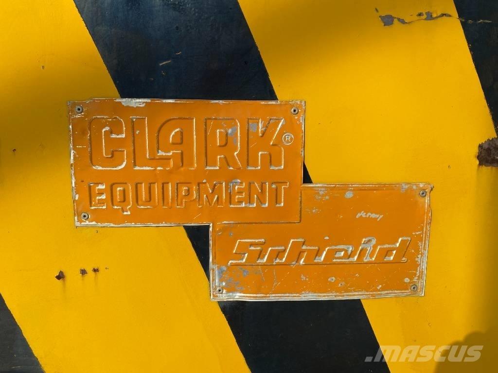 Clark Equipment タイヤ、ホイル、リム