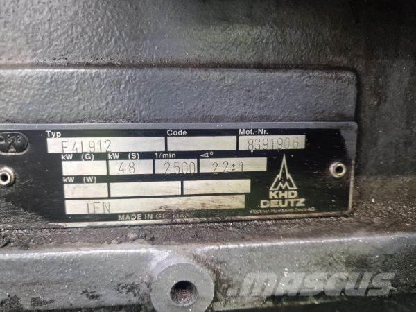 Deutz F4L912 エンジン