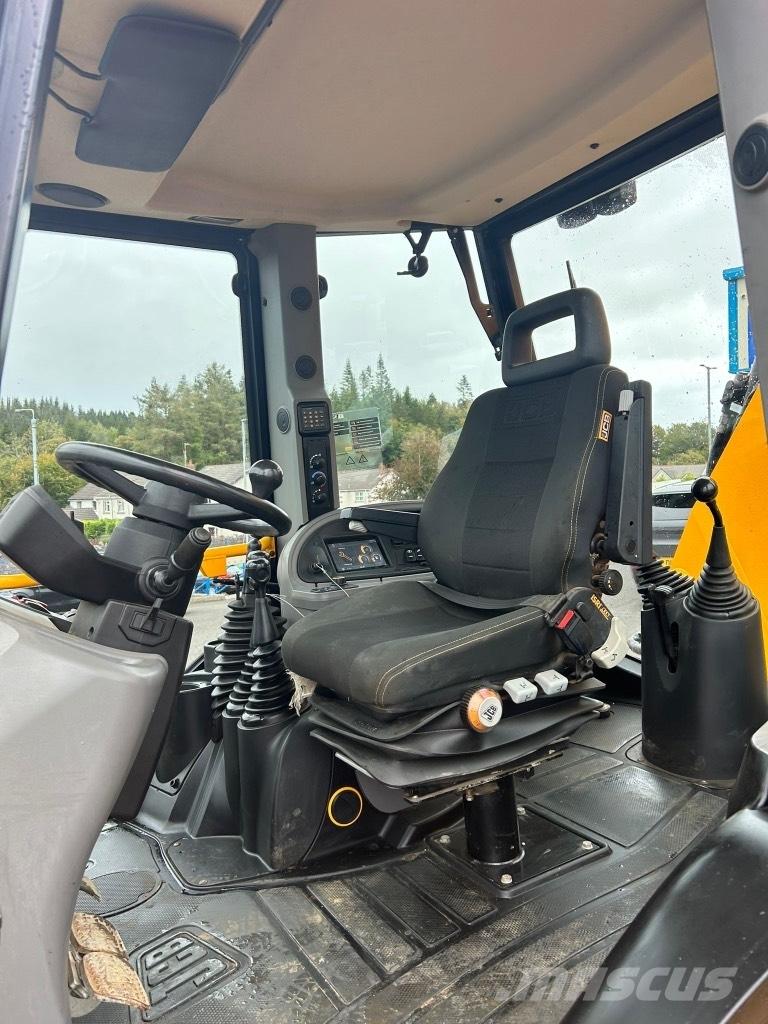 JCB 3CX 81kW / 108 BHP バックホーローダー