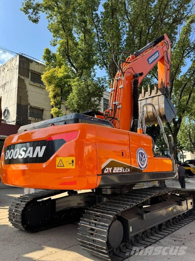 Doosan DX 225 大型油圧ショベル12t以上（パワーショベル・ユンボ）