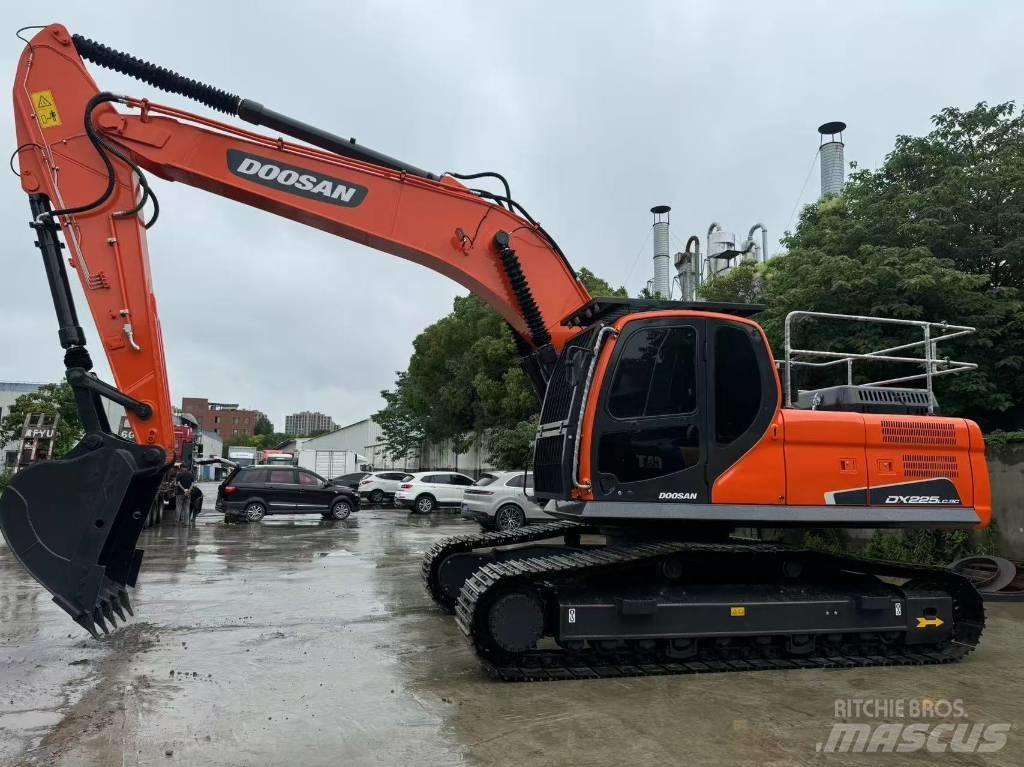 Doosan DX 225 LCA 大型油圧ショベル12t以上（パワーショベル・ユンボ）