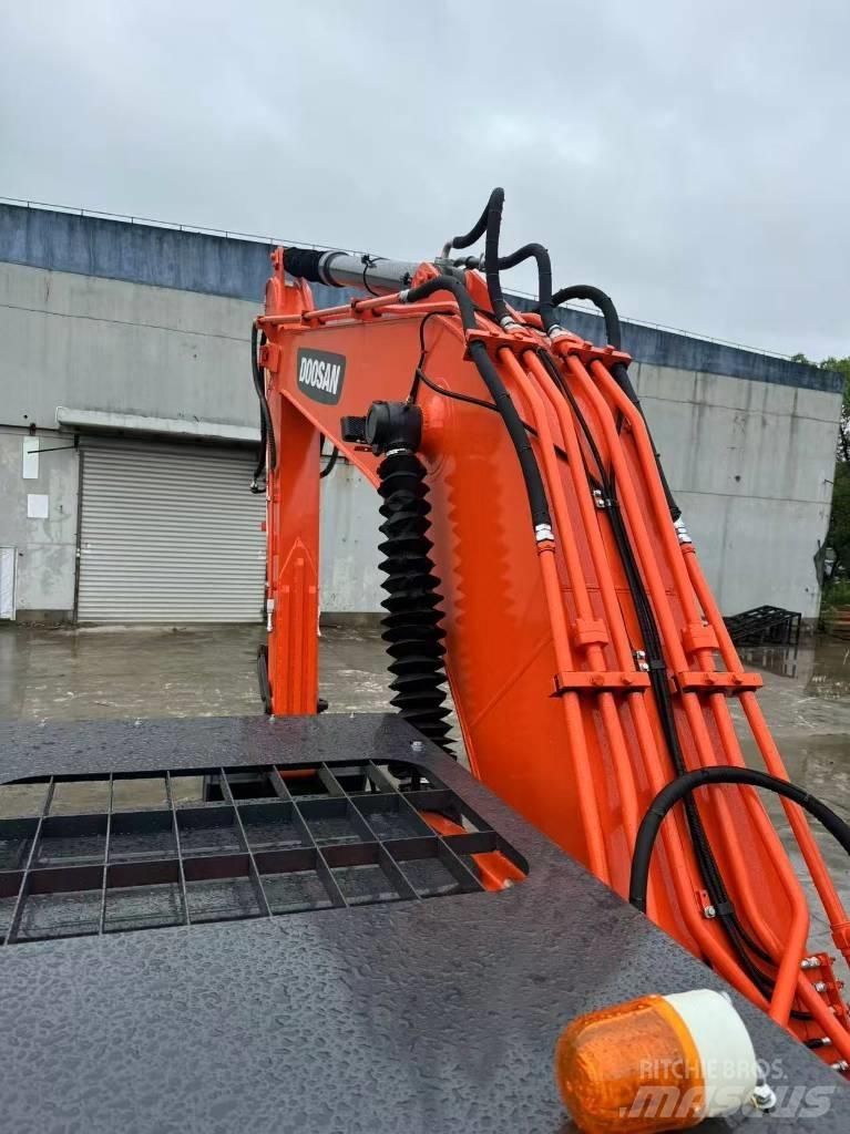 Doosan DX 225 LCA 大型油圧ショベル12t以上（パワーショベル・ユンボ）