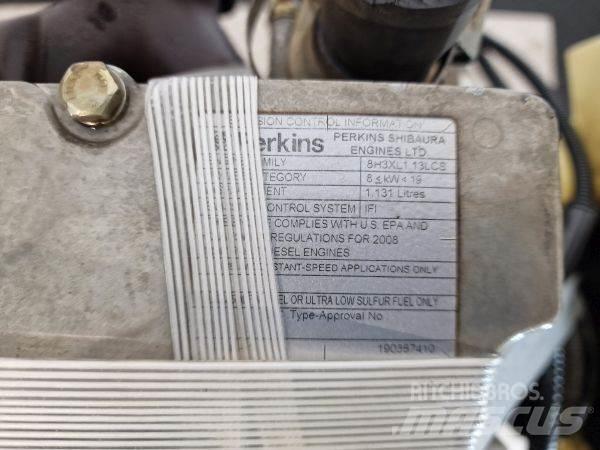 Perkins 403D-11 エンジン