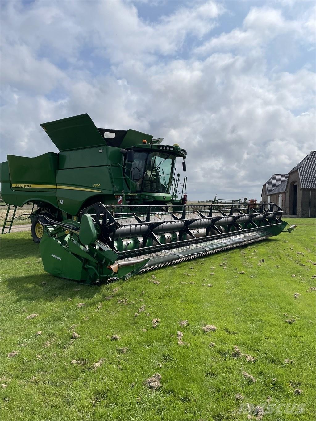 John Deere S 680 コンバイン