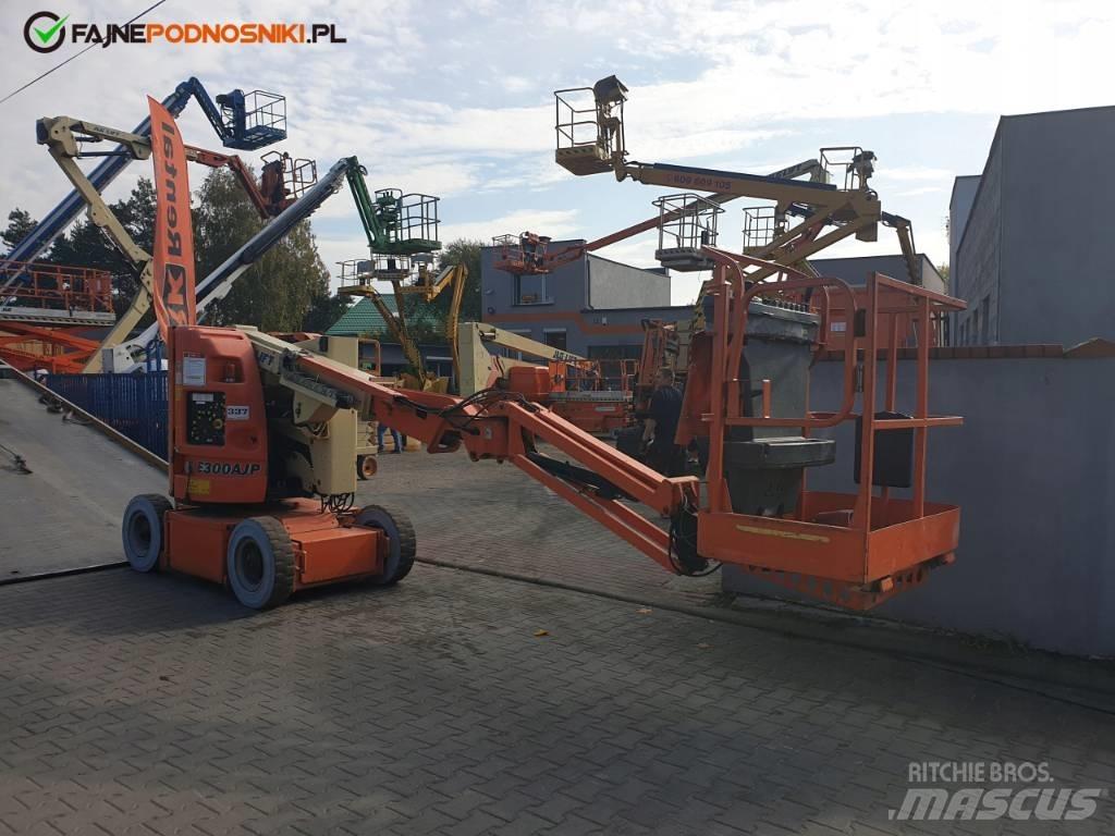 JLG E 300 AJP ブームリフト　屈伸型