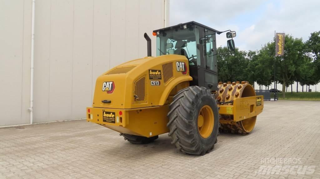 CAT CS13 振動ローラ