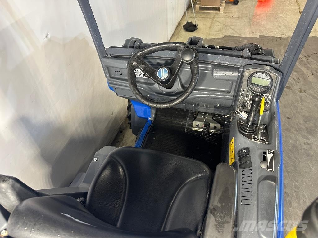 Multione 7.2K スキッドステアローダー