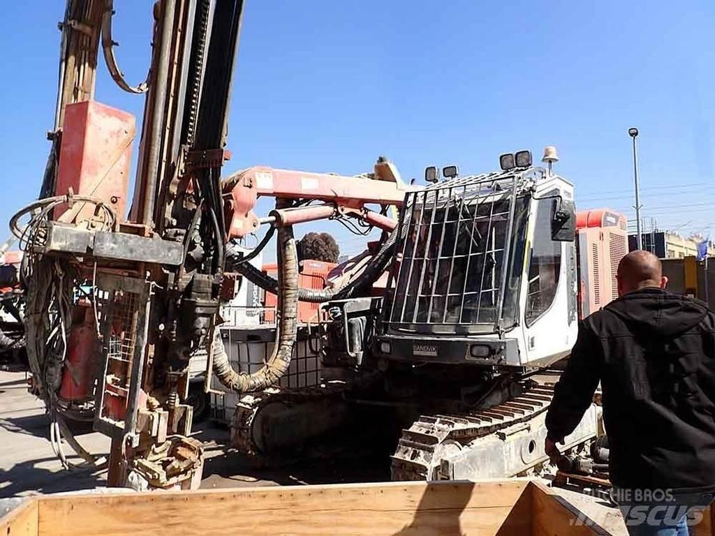 Sandvik DX800 サーフェイスドリルリグ
