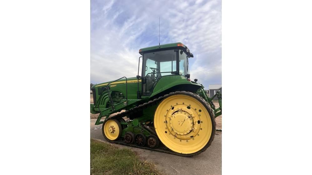 John Deere 8320 T トラクター