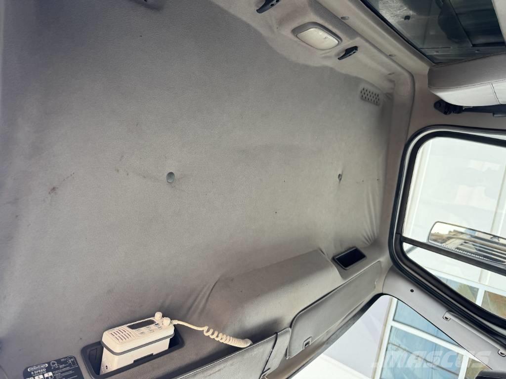 Freightliner M2 ダンプ