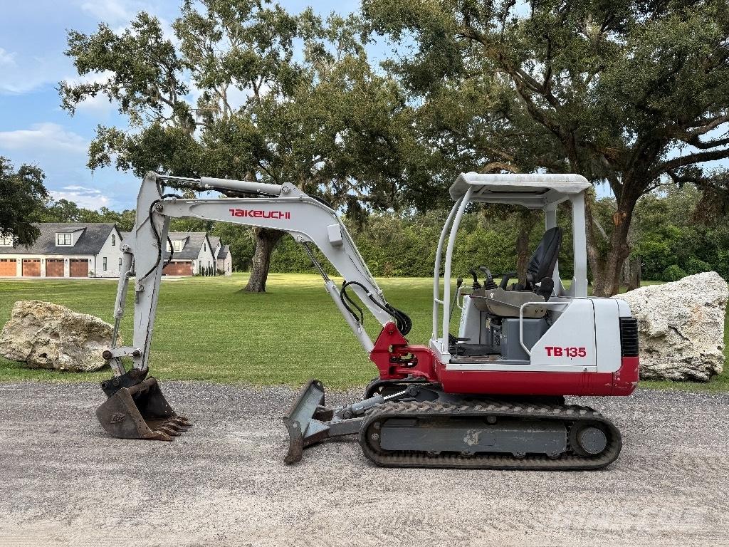 Takeuchi TB 135 ミニ油圧ショベル 7t以下（ミニユンボ・ミニディガー）