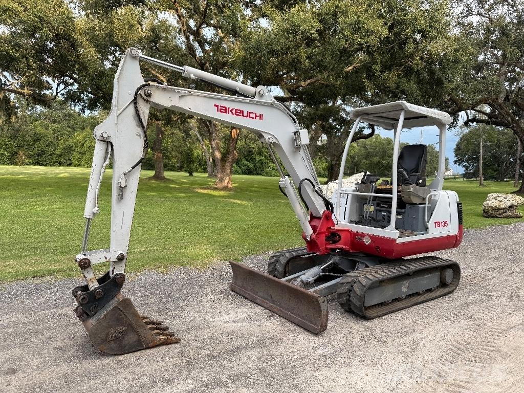 Takeuchi TB 135 ミニ油圧ショベル 7t以下（ミニユンボ・ミニディガー）