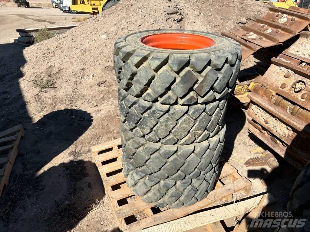 Bobcat 10x16.5 Tires タイヤ、ホイル、リム