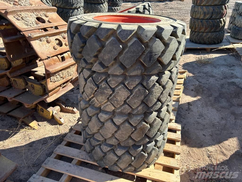 Bobcat 10x16.5 Tires タイヤ、ホイル、リム
