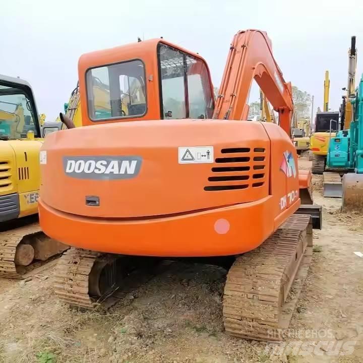 Doosan DH70-7 大型油圧ショベル12t以上（パワーショベル・ユンボ）