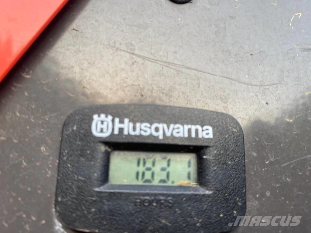 Husqvarna P 525 D 乗用・自走モア/芝刈り機