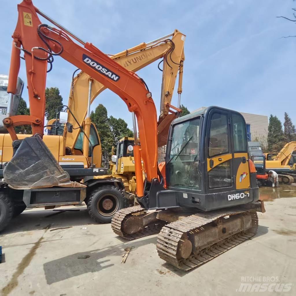 Doosan DH 60 ミニ油圧ショベル 7t以下（ミニユンボ・ミニディガー）