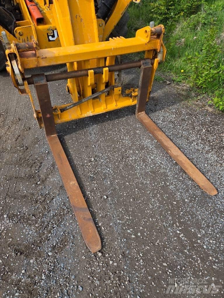 JCB 540-140 テレスコーピックハンドラー
