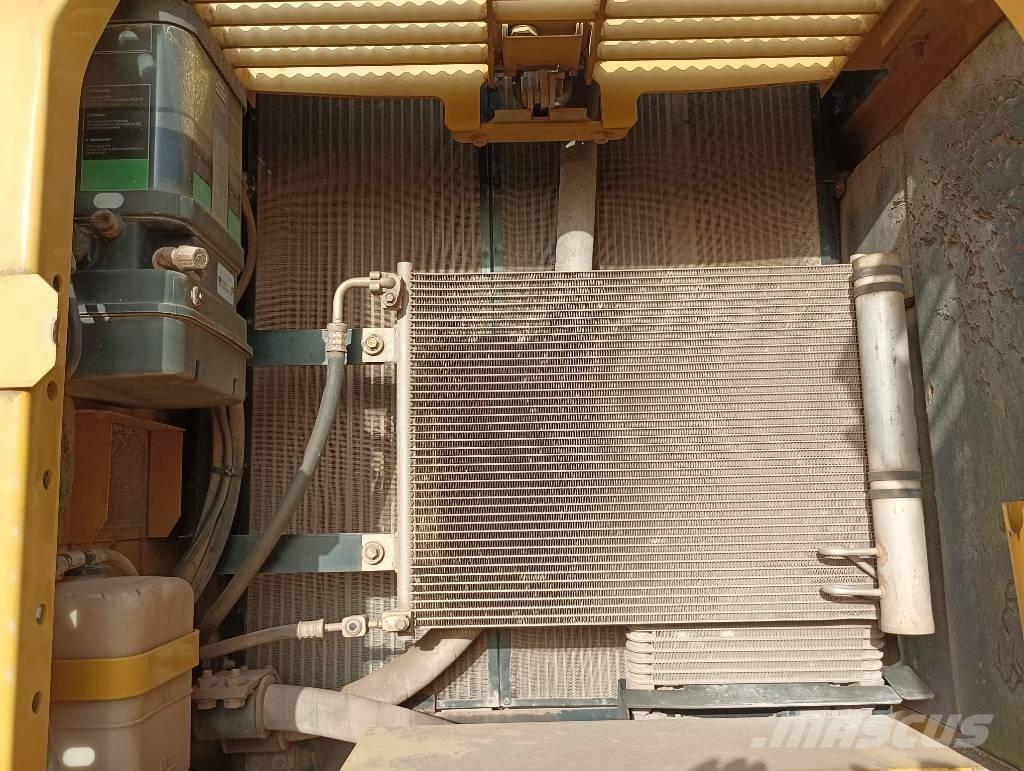 Komatsu PC 210 LC-8 大型油圧ショベル12t以上（パワーショベル・ユンボ）