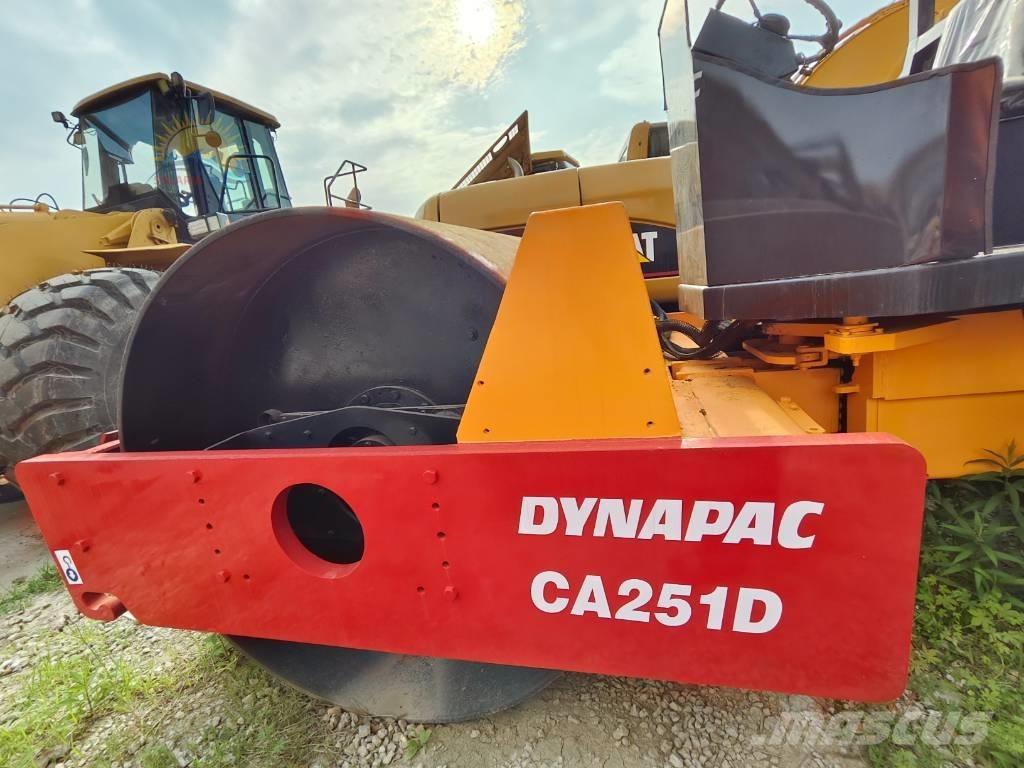 Dynapac CA 251 D 振動ローラ