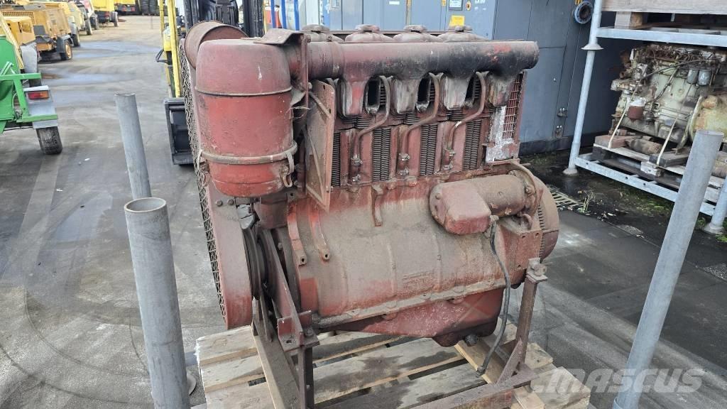Deutz F4L514 エンジン