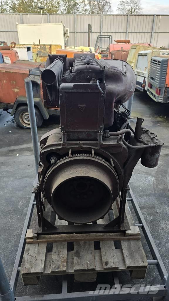 Deutz F4L514 エンジン