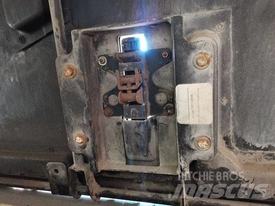 CAT TH 408 mask キャビン及び内装