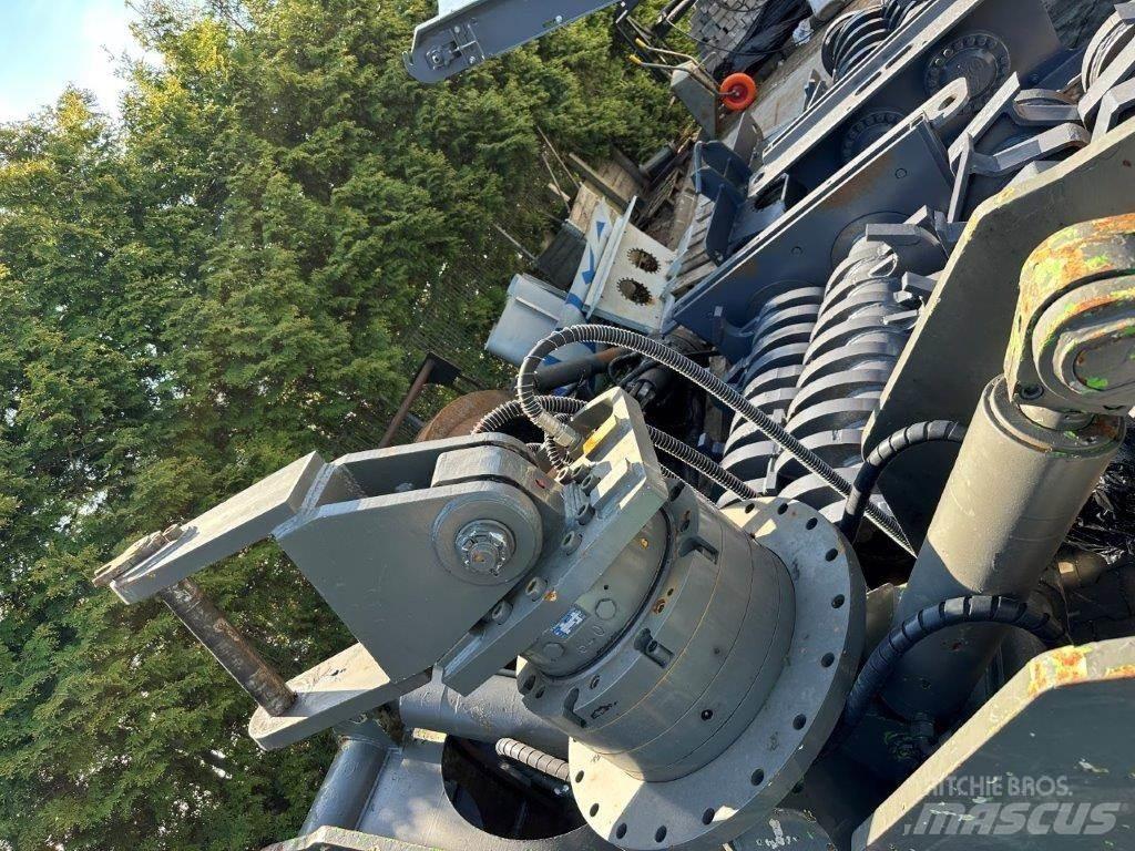 Sennebogen 735 M 廃棄物／工業産廃処理機