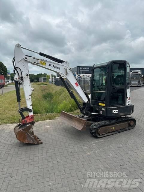Bobcat E 32 ミニ油圧ショベル 7t以下（ミニユンボ・ミニディガー）