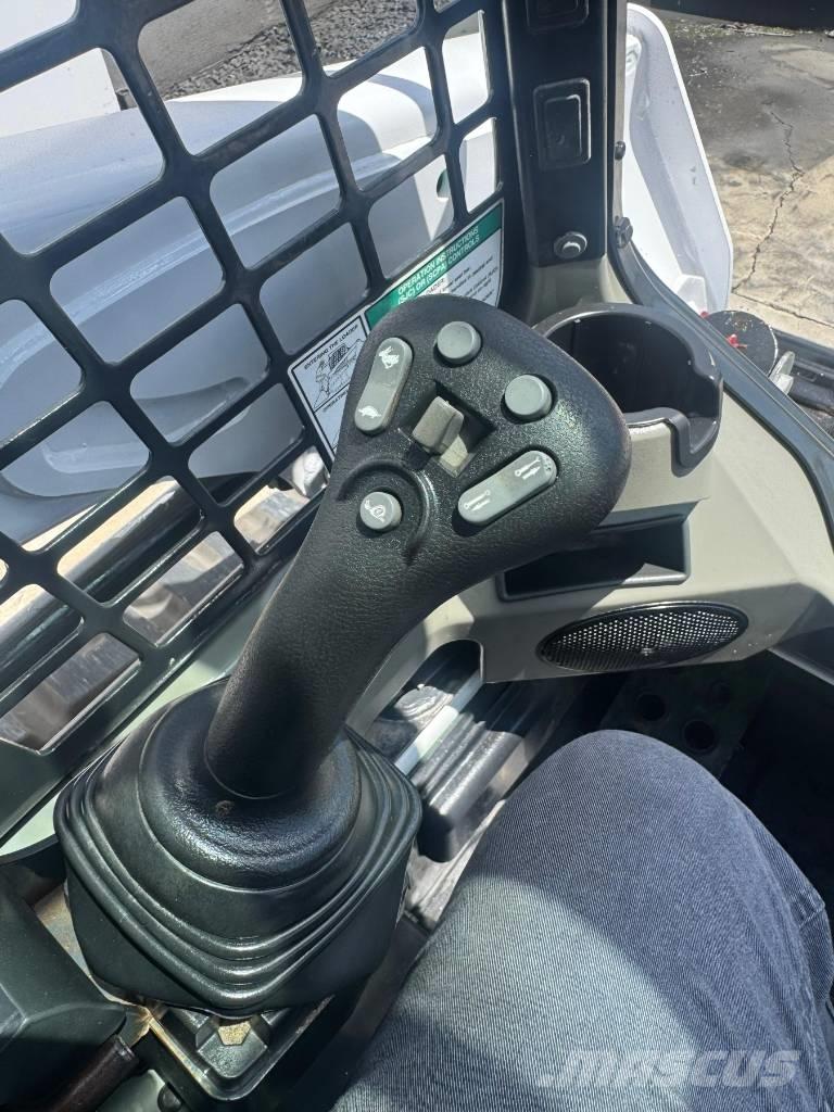 Bobcat T 550 スキッドステアローダー