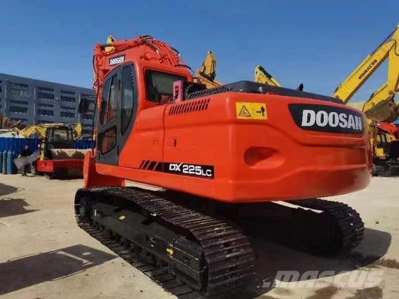 Doosan DX 225 大型油圧ショベル12t以上（パワーショベル・ユンボ）