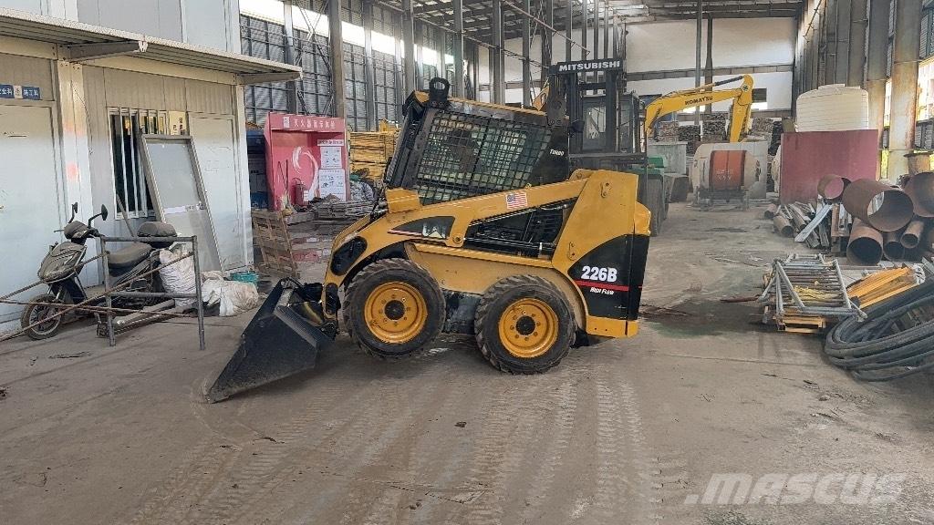 CAT 226 B スキッドステアローダー