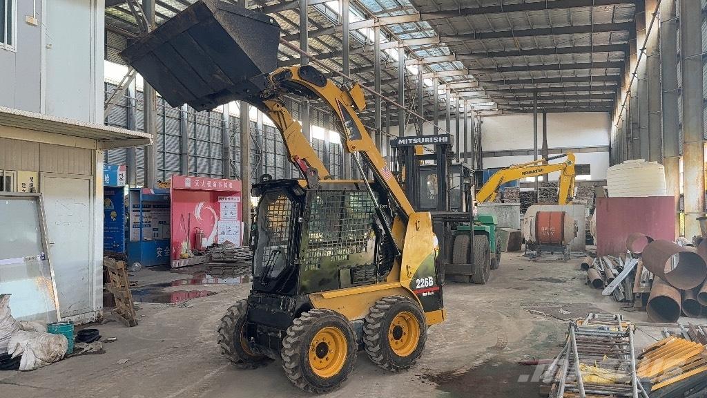 CAT 226 B スキッドステアローダー