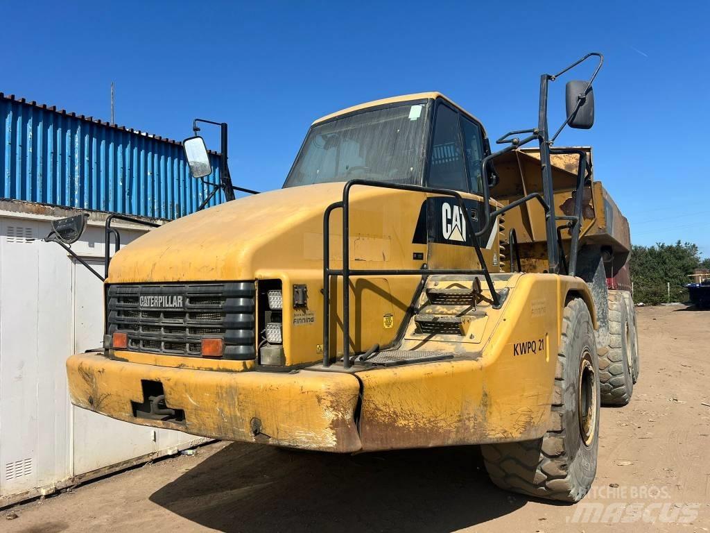 CAT 740 アーティキュレート式ダンプトラック