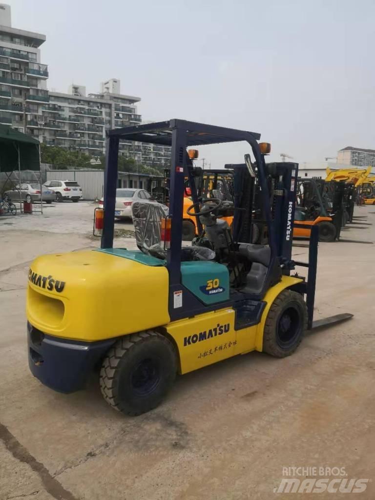 Komatsu FD 30 T-14 ディーゼル・軽油