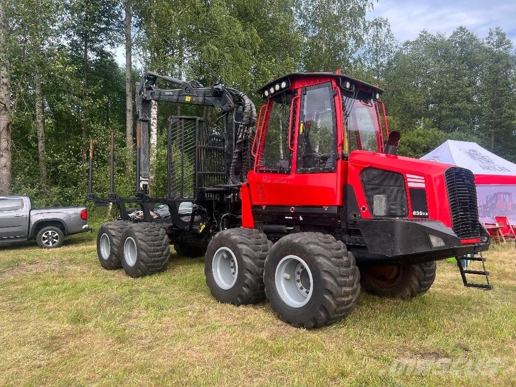 Komatsu 835 フォワーダー