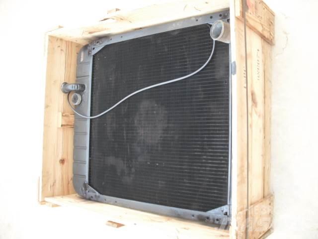 CAT radiator 140 G モーターグレーダー
