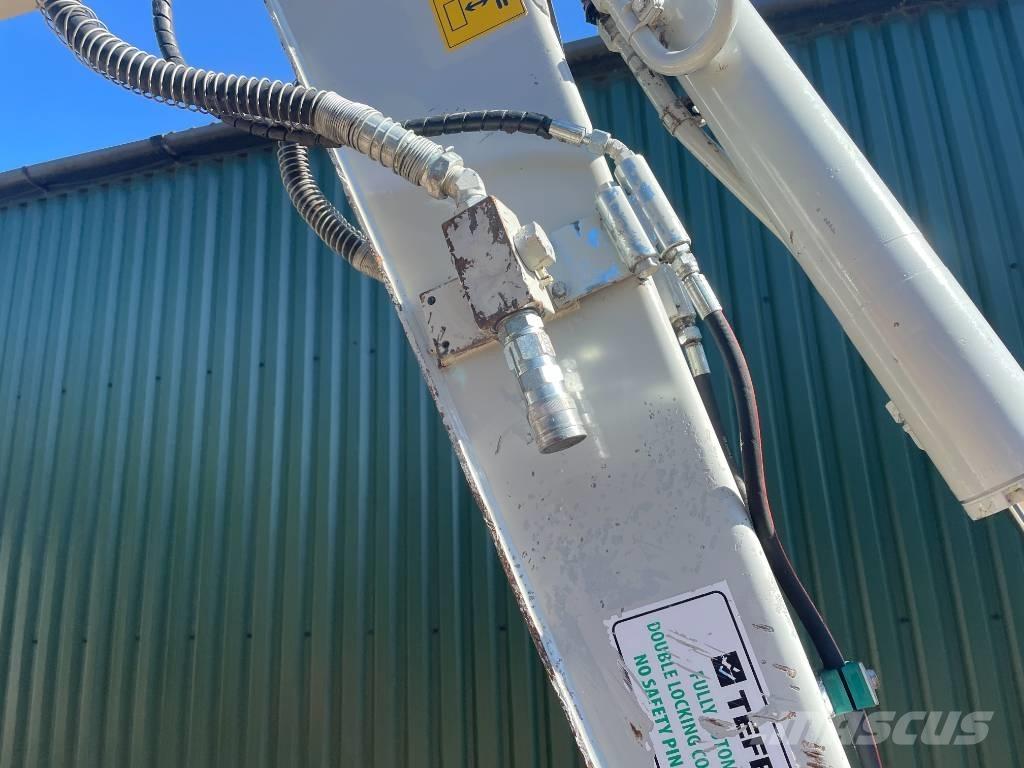 Takeuchi TB 250 ミニ油圧ショベル 7t以下（ミニユンボ・ミニディガー）