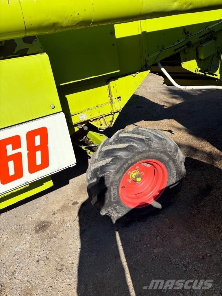 CLAAS Dominator 68 コンバイン