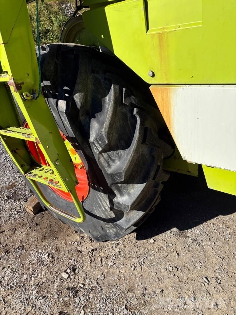 CLAAS Dominator 68 コンバイン