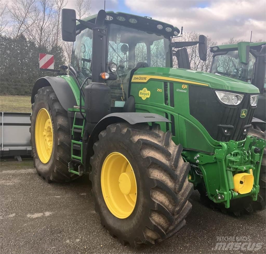 John Deere 6R 250 トラクター