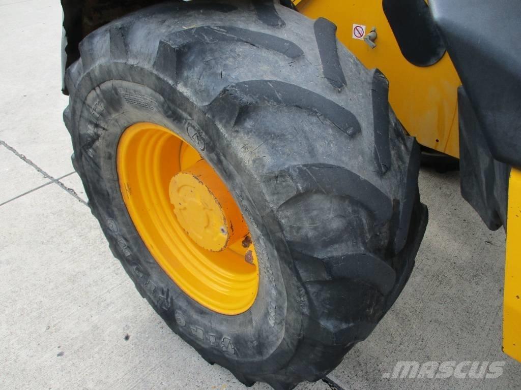 JCB 526 S (628) テレスコーピックハンドラー