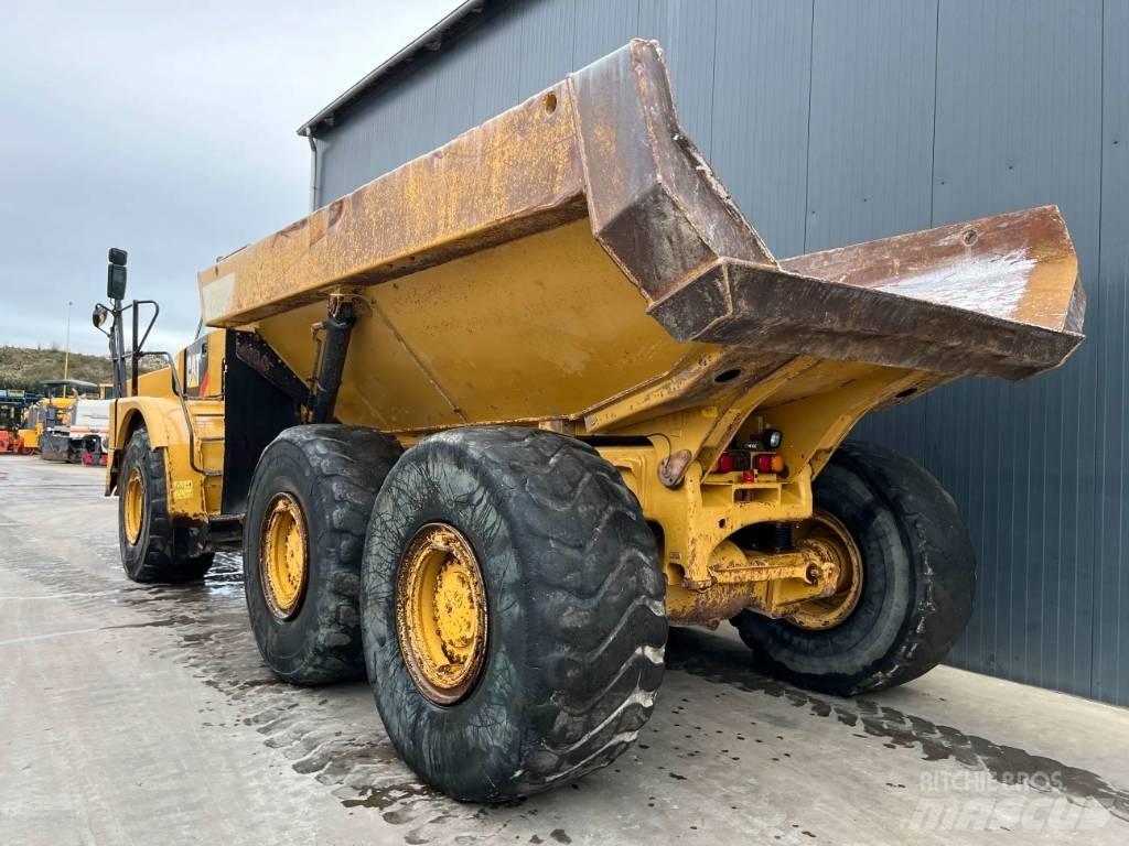CAT 735B アーティキュレート式ダンプトラック