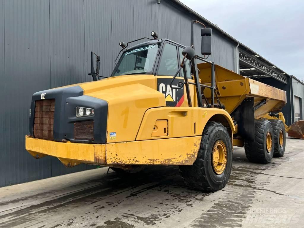 CAT 735B アーティキュレート式ダンプトラック