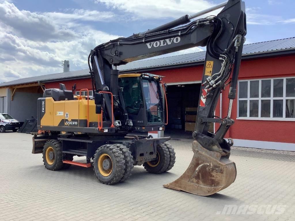 Volvo EW 220 E ホイール式油圧ショベル（パワーショベル・ユンボ・バックホー）